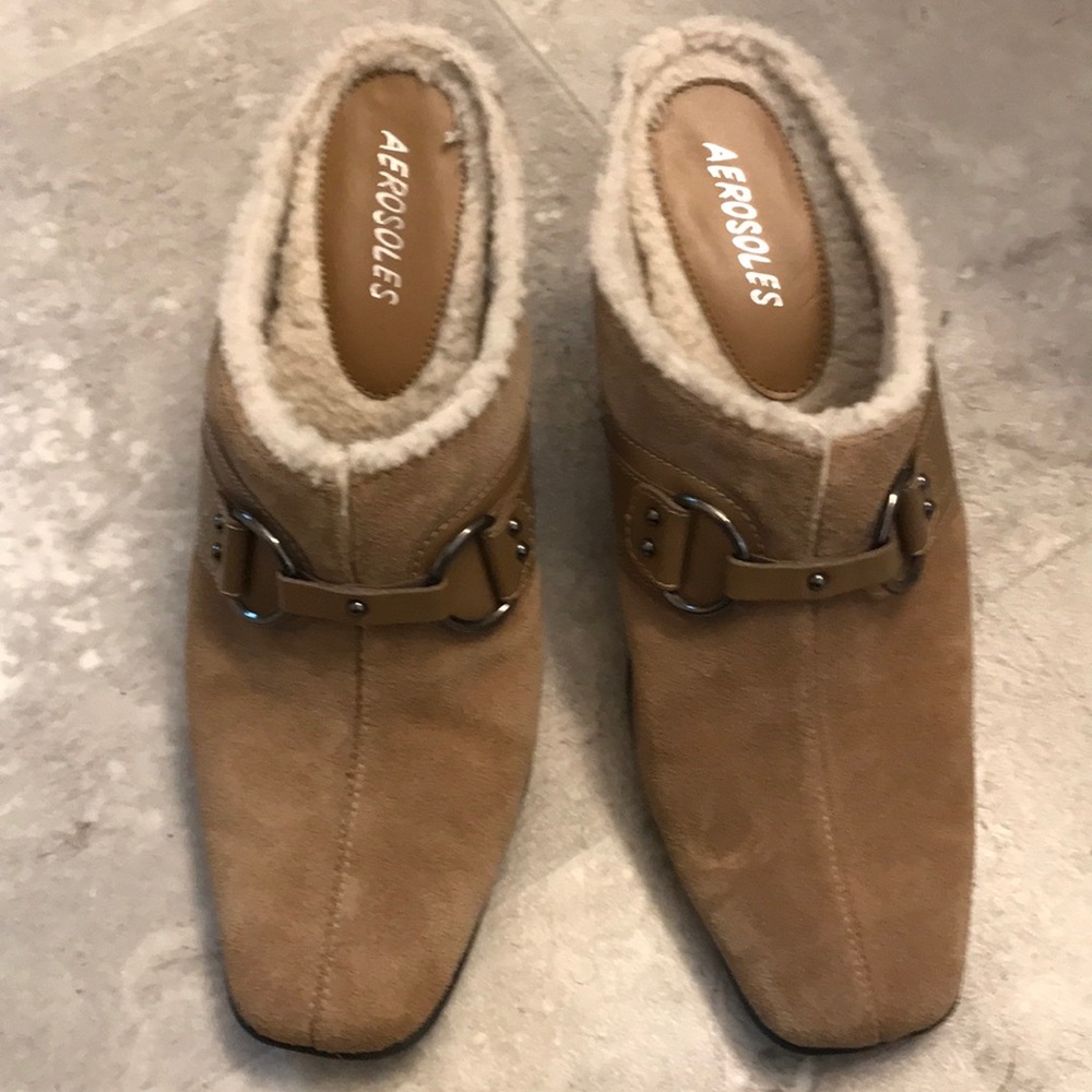 Aerosoles clog booties Tan good condition